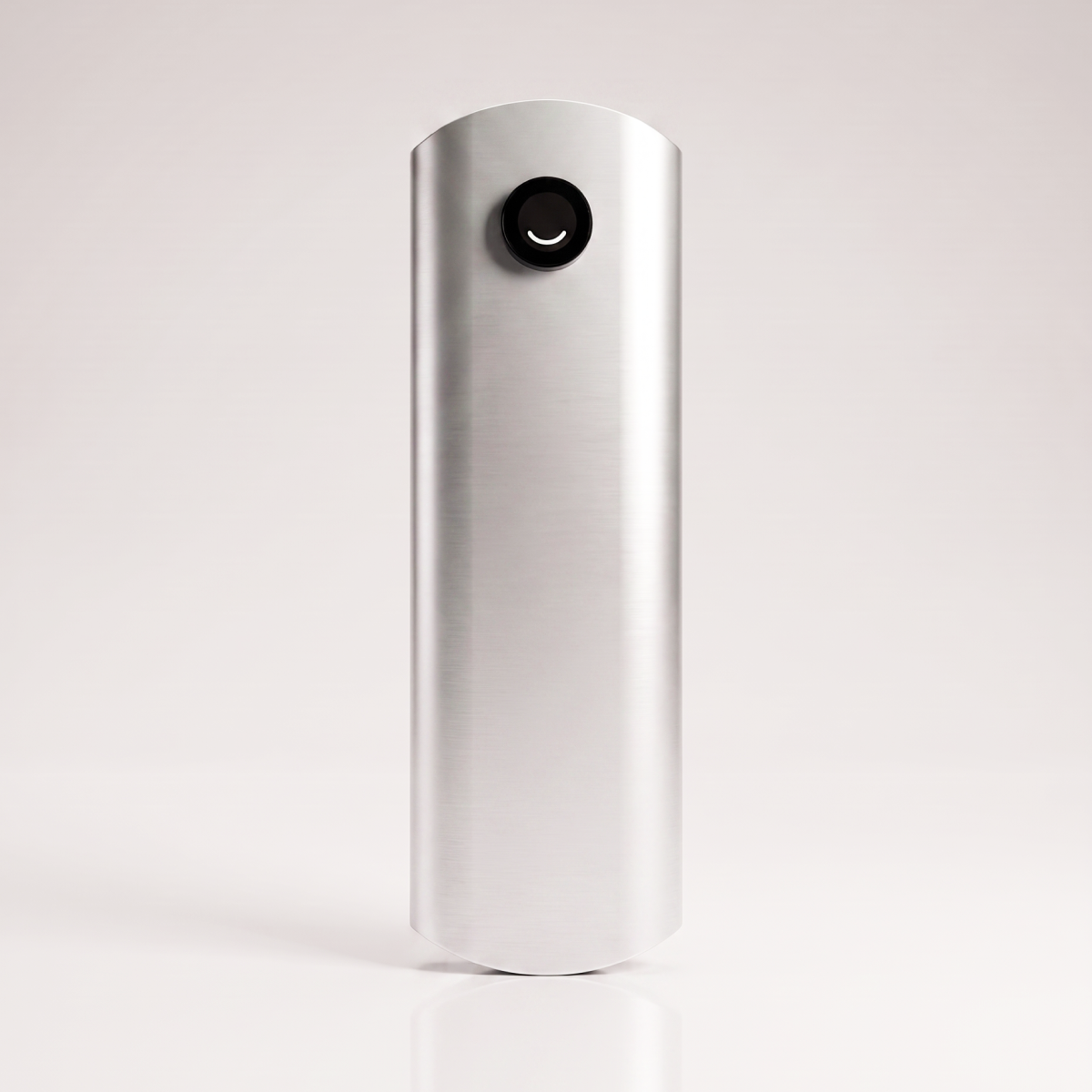 Toalheiro Térmico Smart ONE-S Thermolux na cor prata, com acabamento metálico e botão circular de controle integrado.