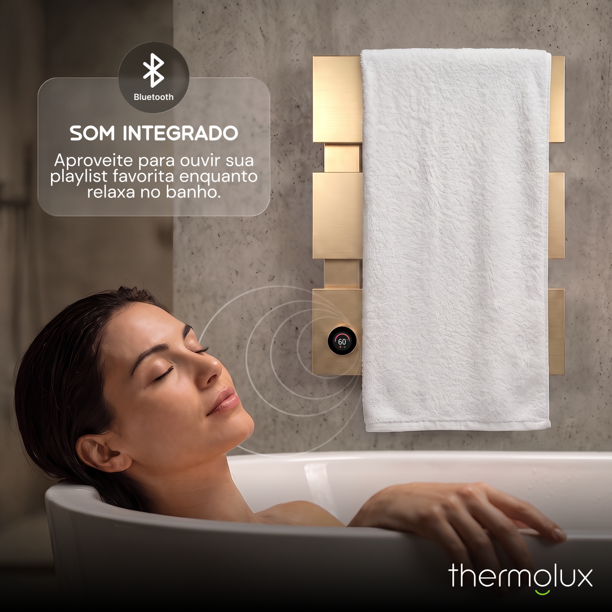 Toalheiro térmico Thermolux com toalha branca em banheiro, destacando conexão Bluetooth e função de som integrado.